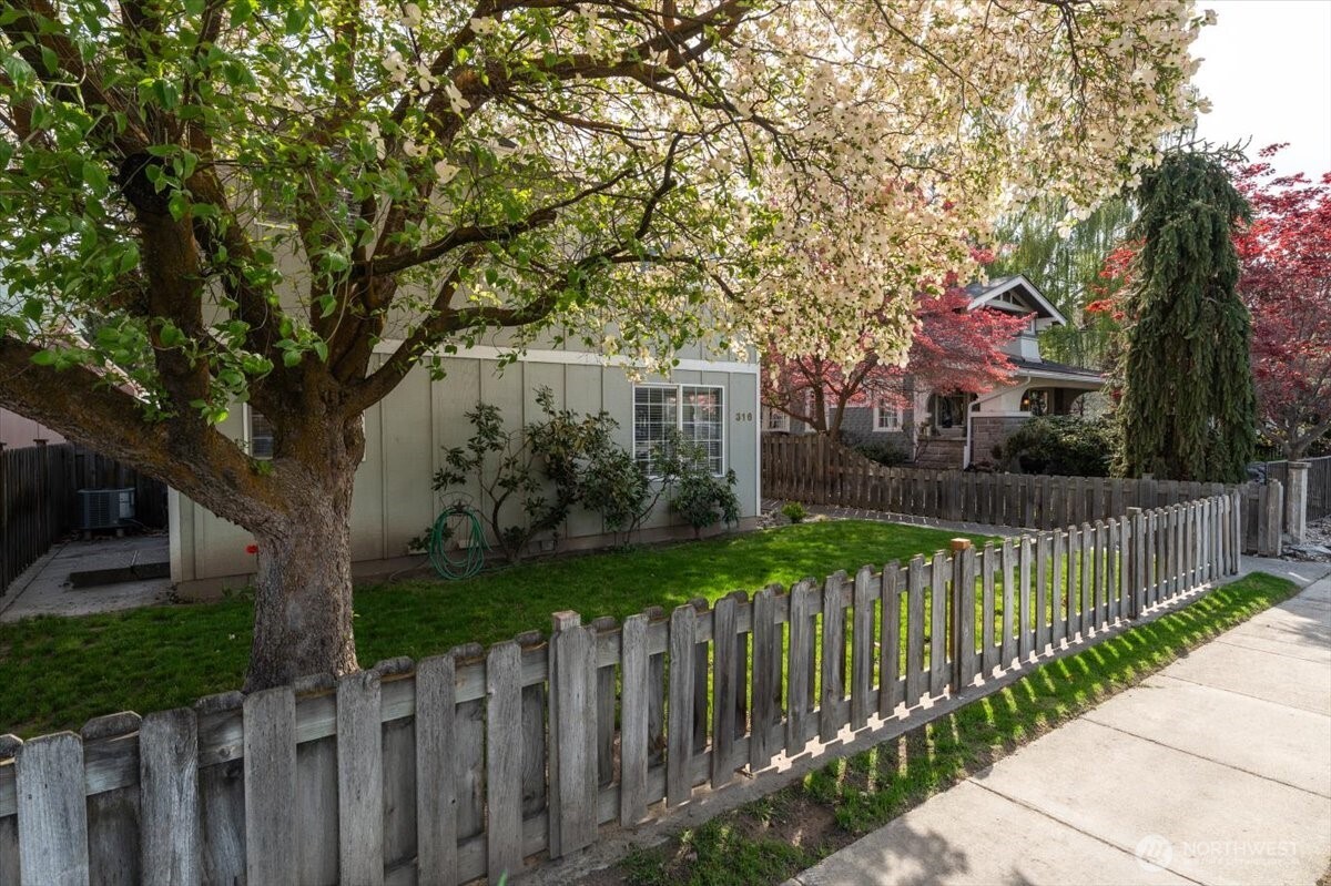 316 E Wapato Avenue Unit: 1
