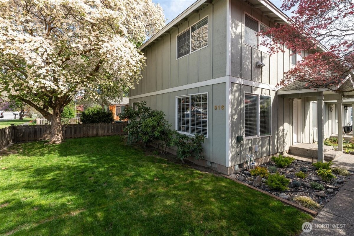 316 E Wapato Avenue Unit: 1