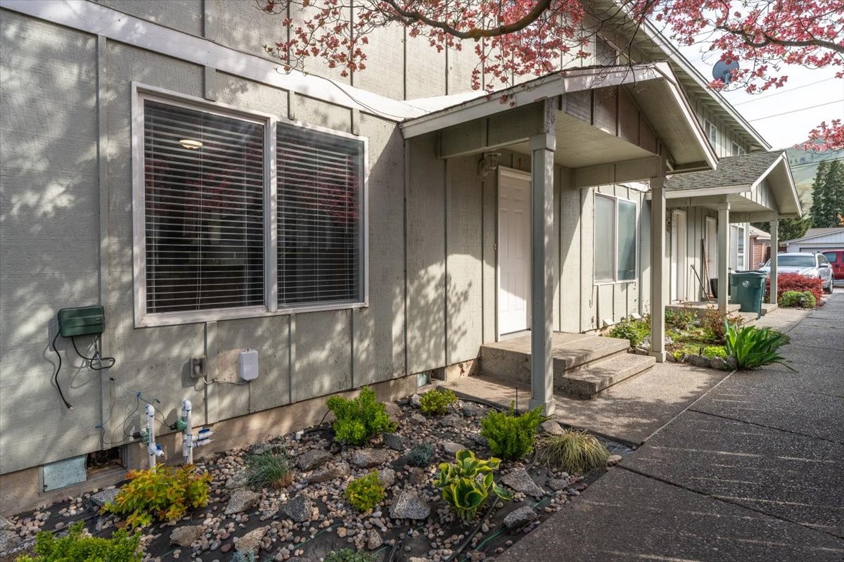 316 E Wapato Avenue Unit: 1