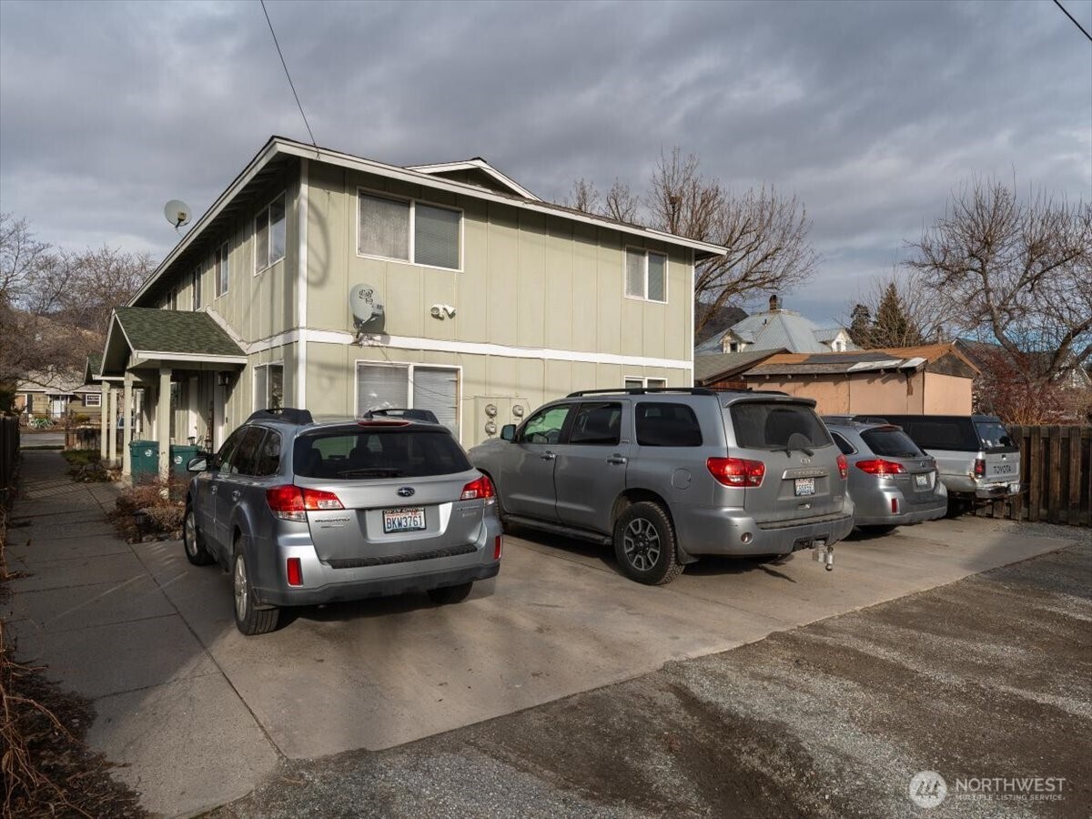 316 E Wapato Avenue Unit: 1