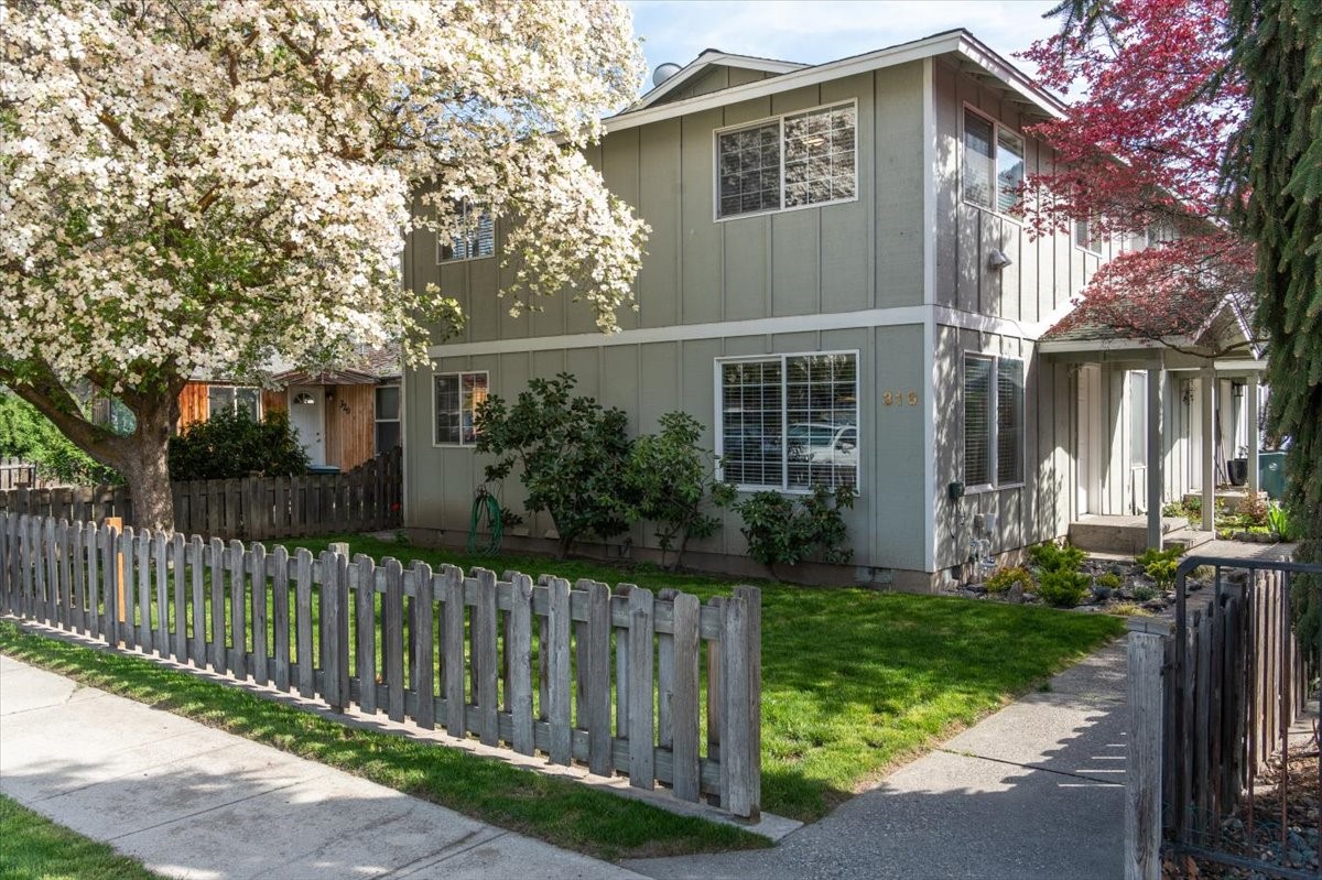 316 E Wapato Avenue Unit: 1