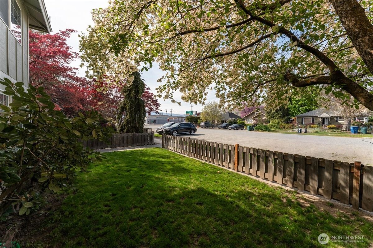 316 E Wapato Avenue Unit: 1