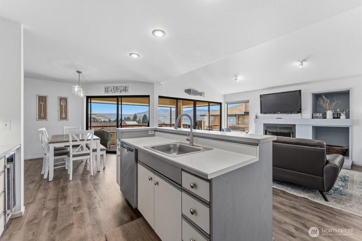 1 Halmalka Court Unit: 509A