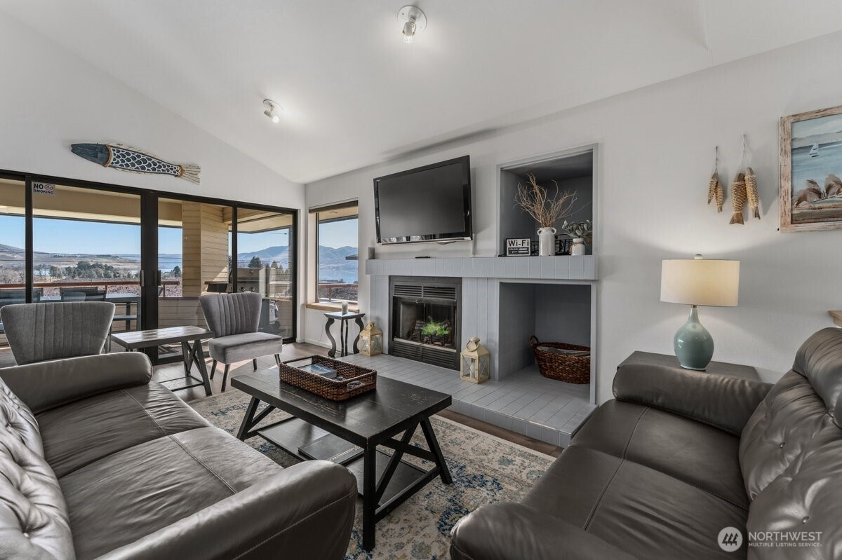 1 Halmalka Court Unit: 509A