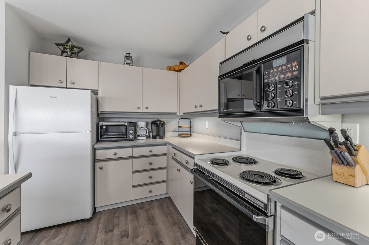 1 Halmalka Court Unit: 509A