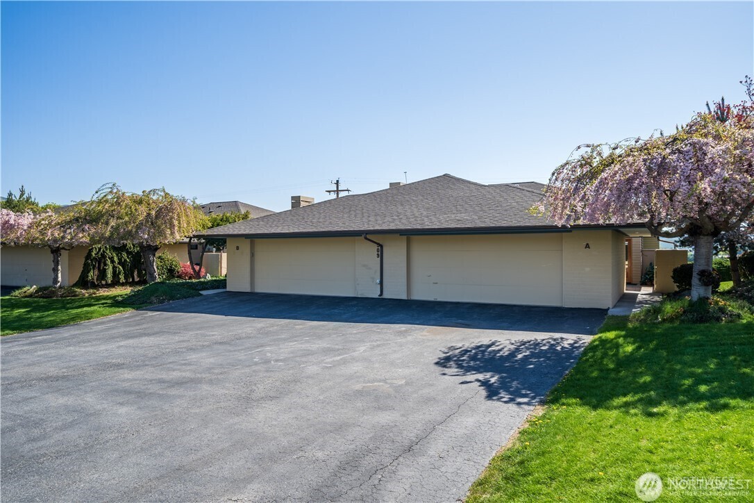 1 Halmalka Court Unit: 509A