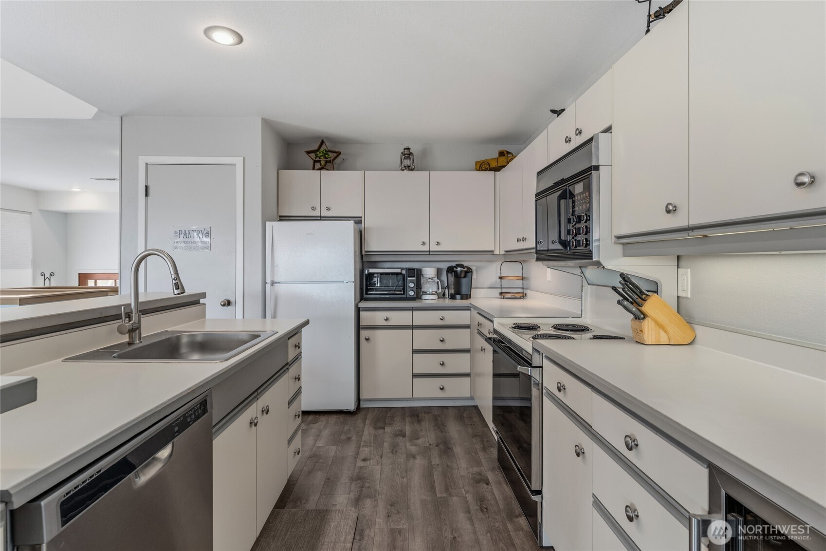 1 Halmalka Court Unit: 509A