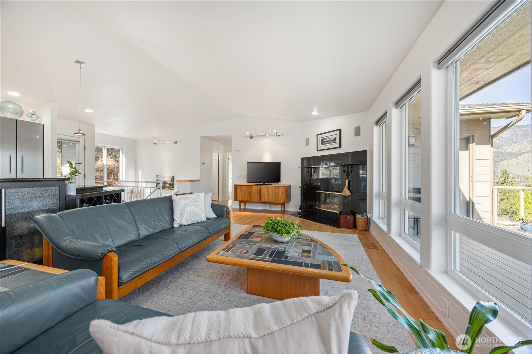 7379 Ridgeview Drive