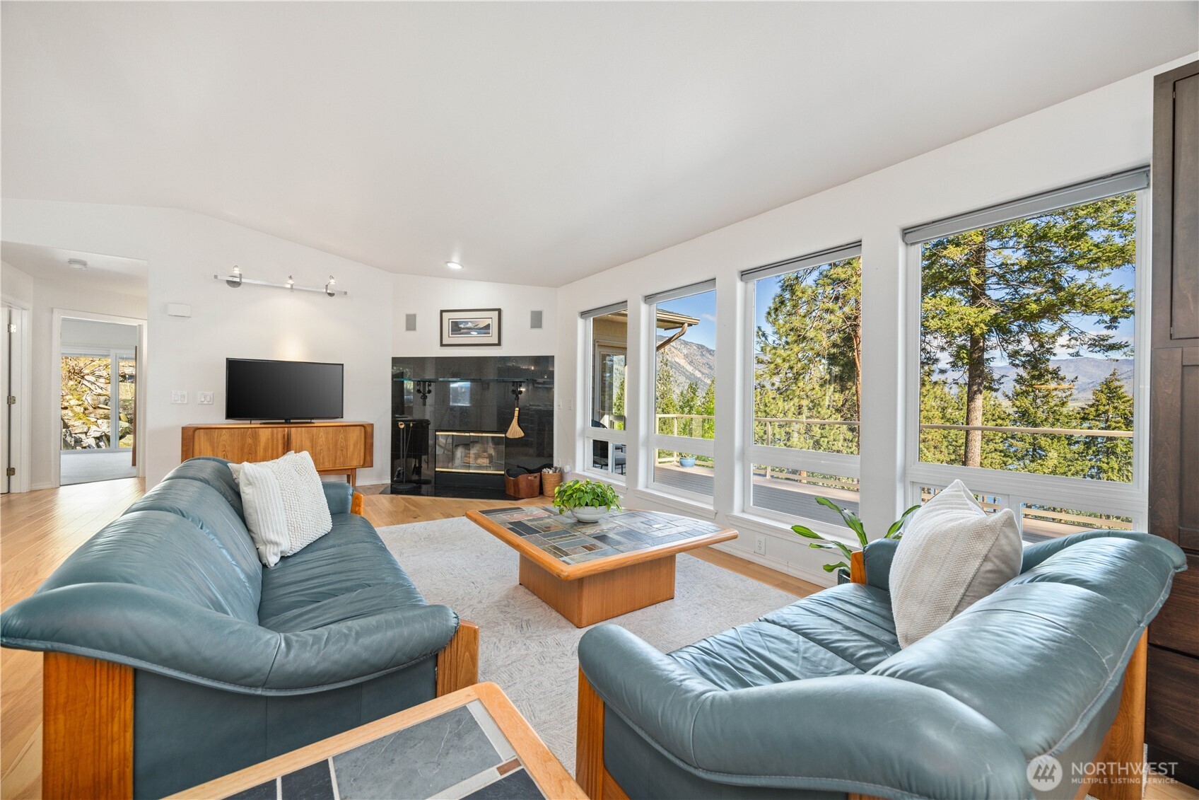 7379 Ridgeview Drive