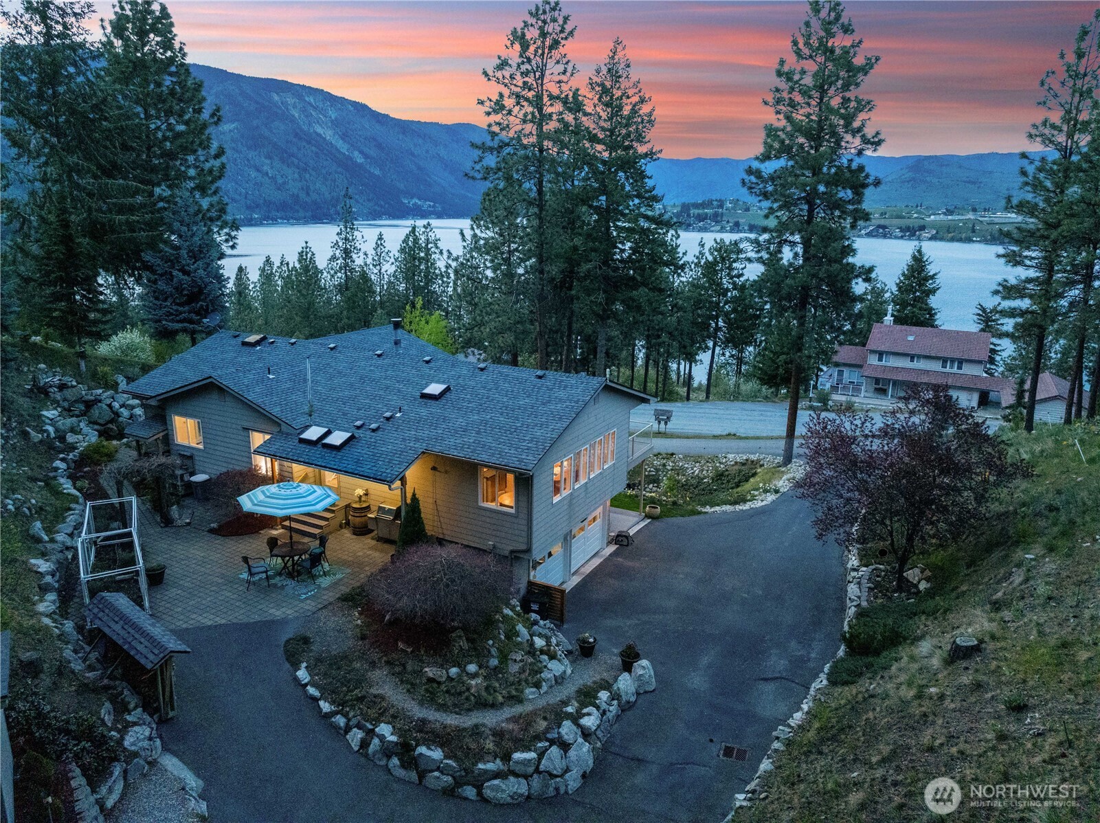 7379 Ridgeview Drive