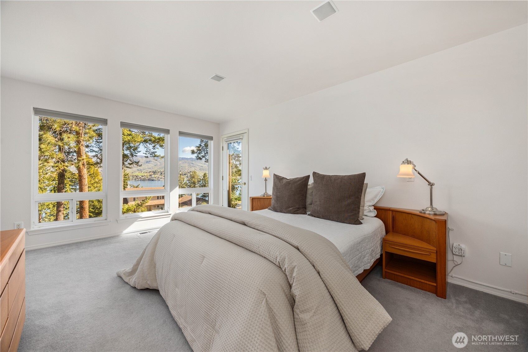 7379 Ridgeview Drive