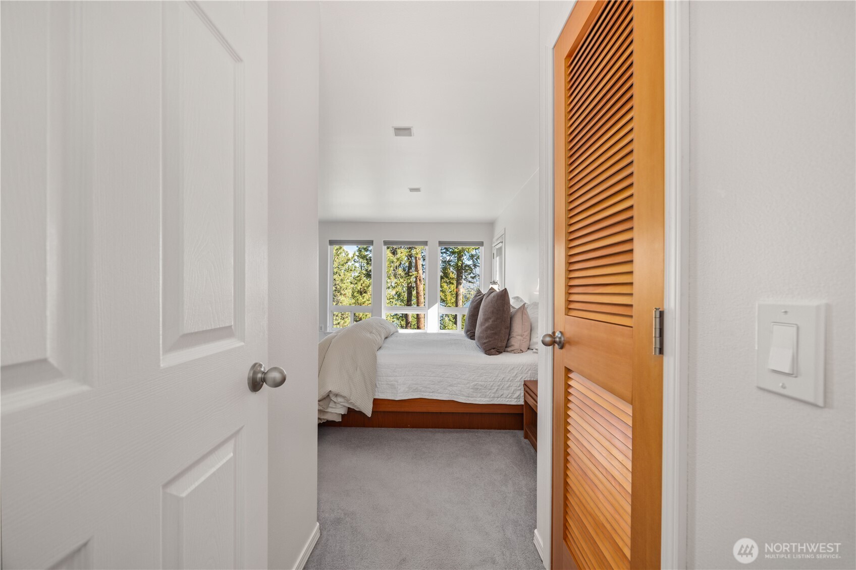 7379 Ridgeview Drive