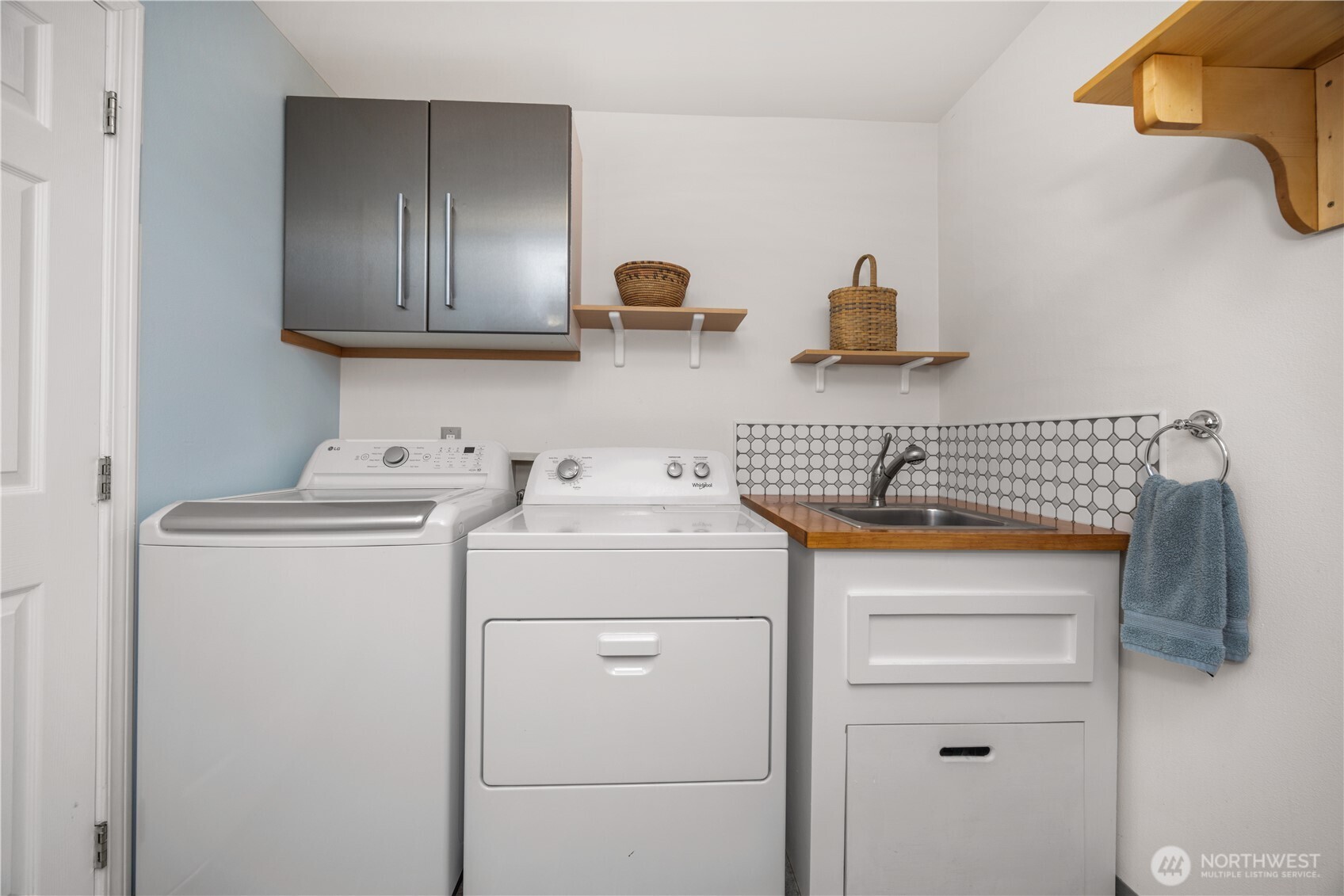 7379 Ridgeview Drive