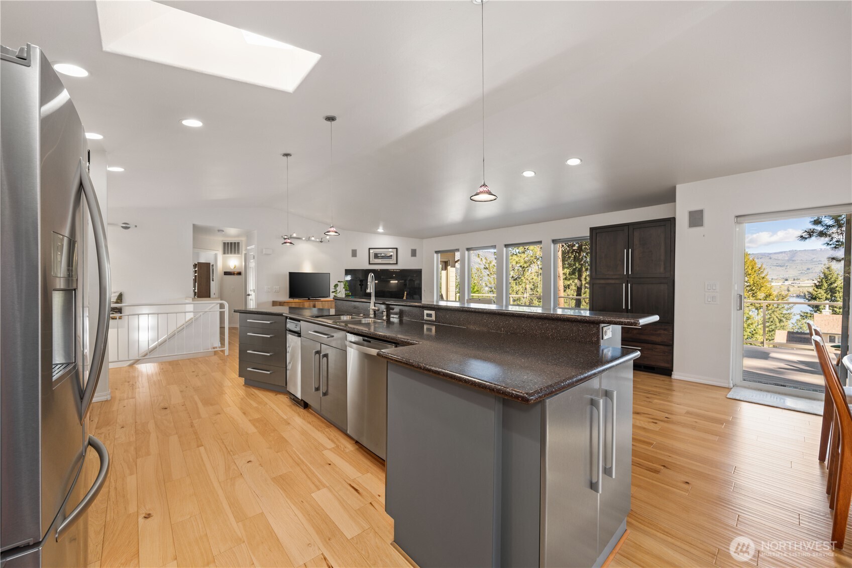 7379 Ridgeview Drive
