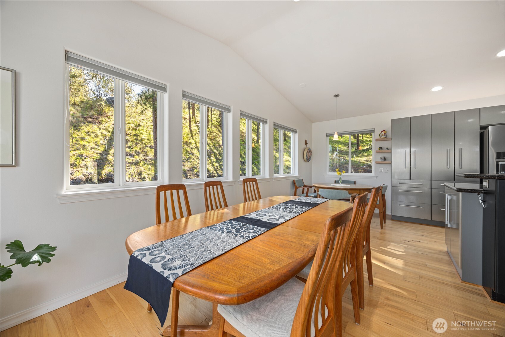 7379 Ridgeview Drive