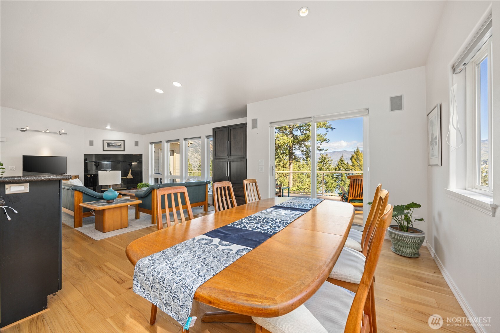 7379 Ridgeview Drive