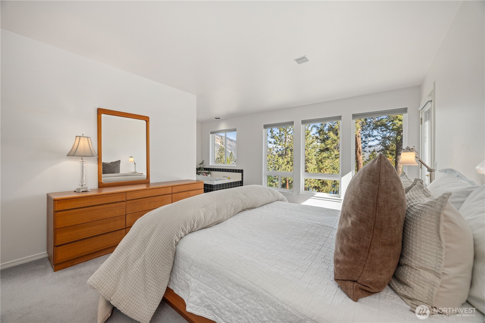 7379 Ridgeview Drive