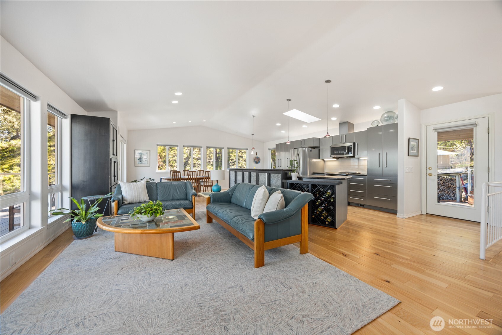 7379 Ridgeview Drive