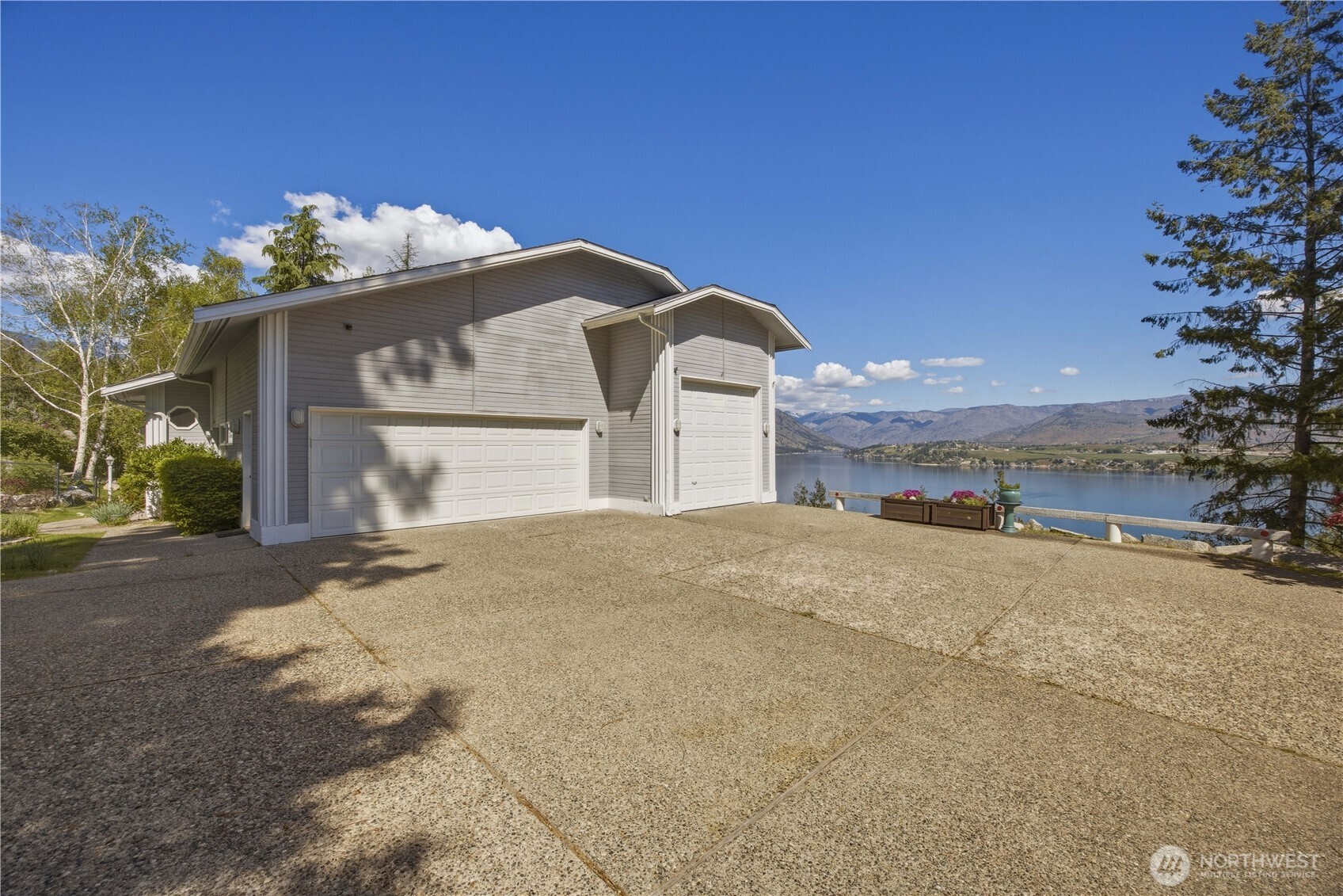 7420 Navarre Drive