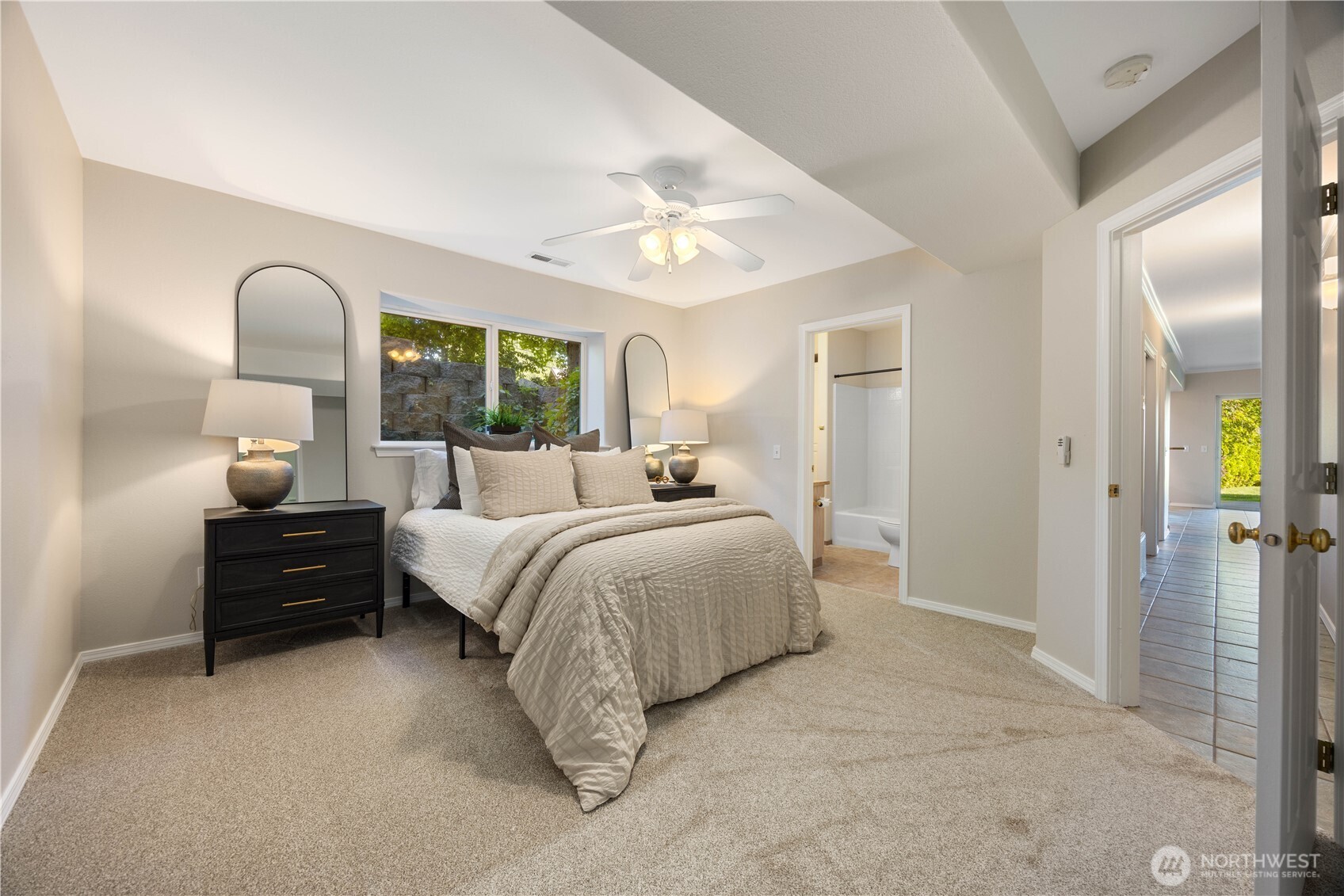2307 W Woodin Avenue Unit: 1E