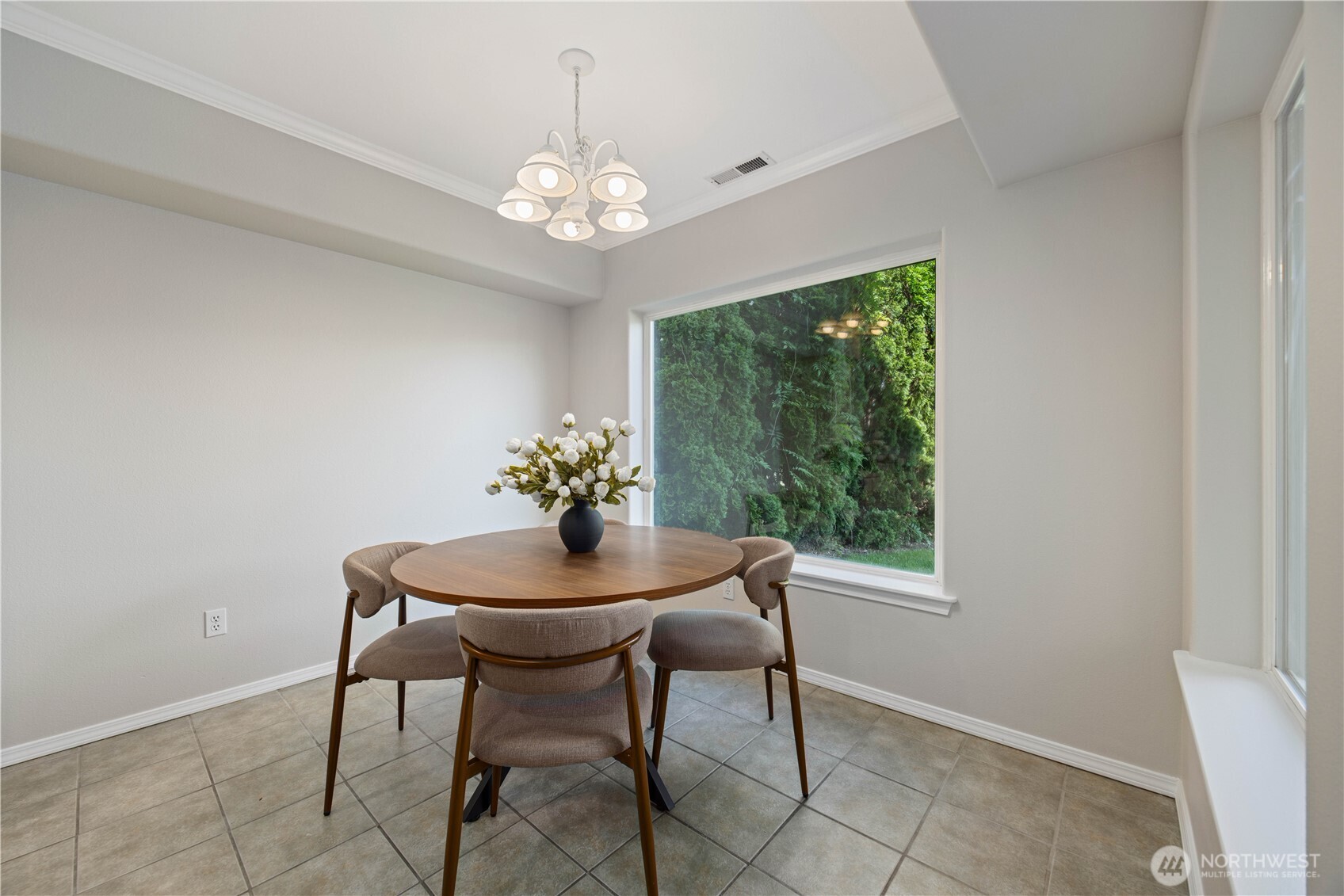2307 W Woodin Avenue Unit: 1E