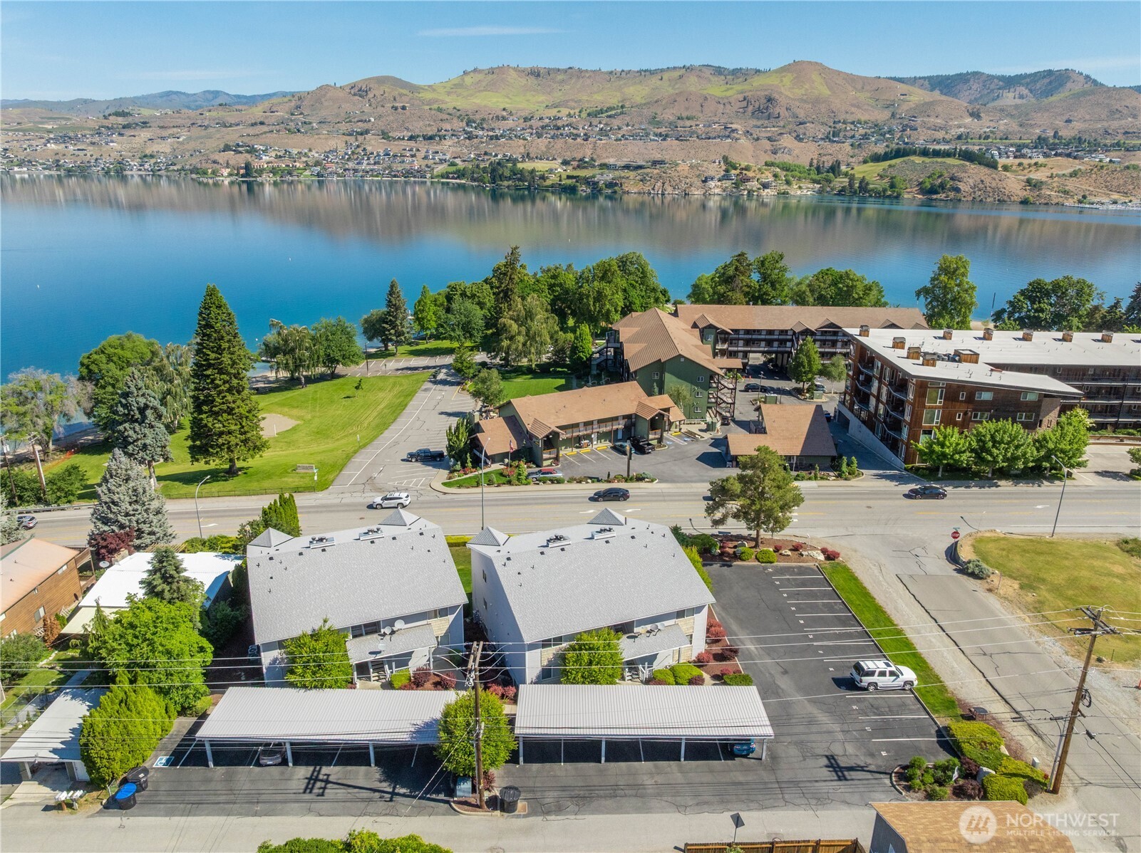 2307 W Woodin Avenue Unit: 1E