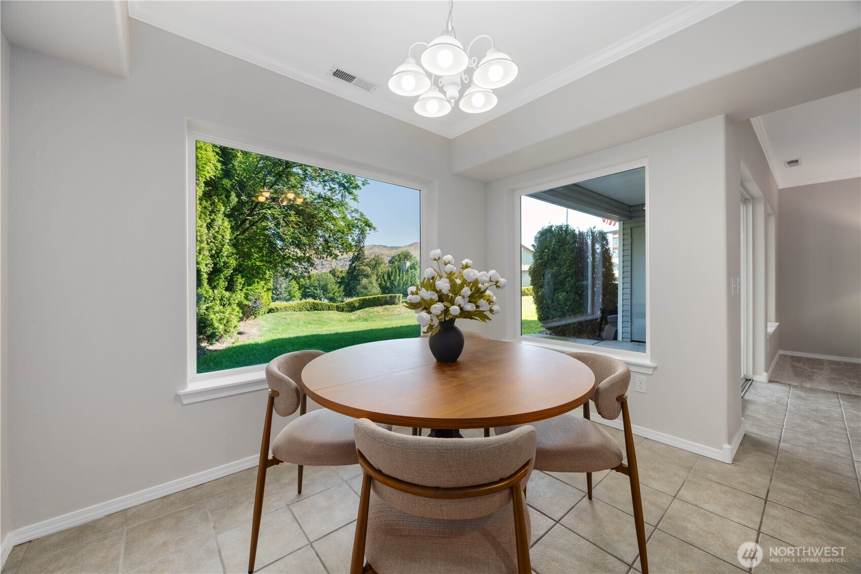 2307 W Woodin Avenue Unit: 1E