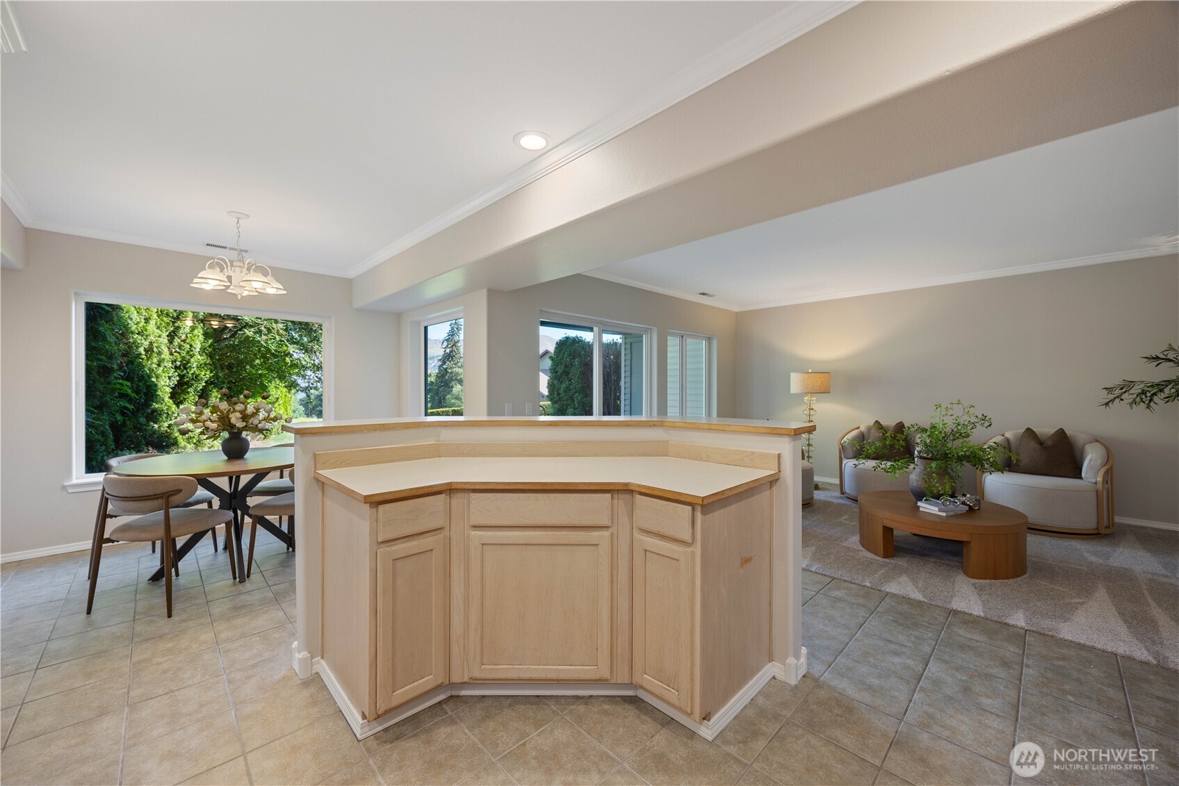 2307 W Woodin Avenue Unit: 1E