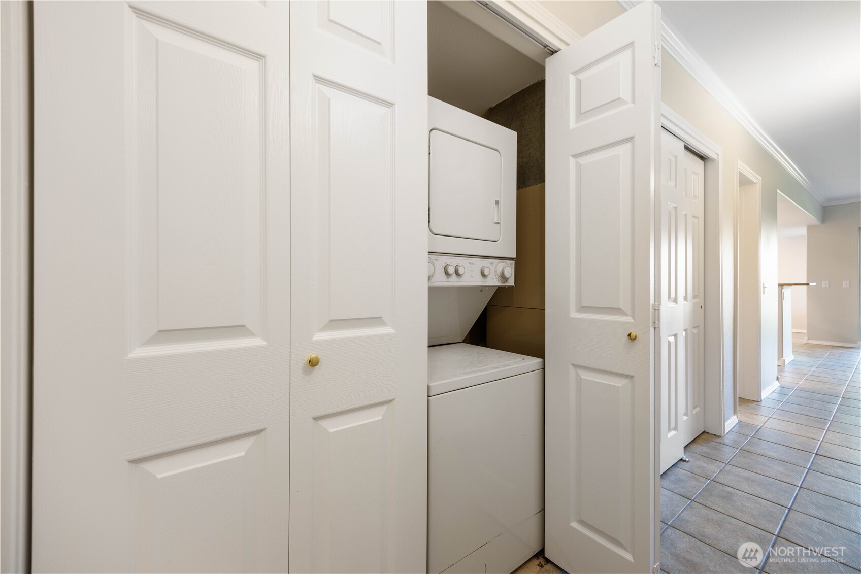2307 W Woodin Avenue Unit: 1E