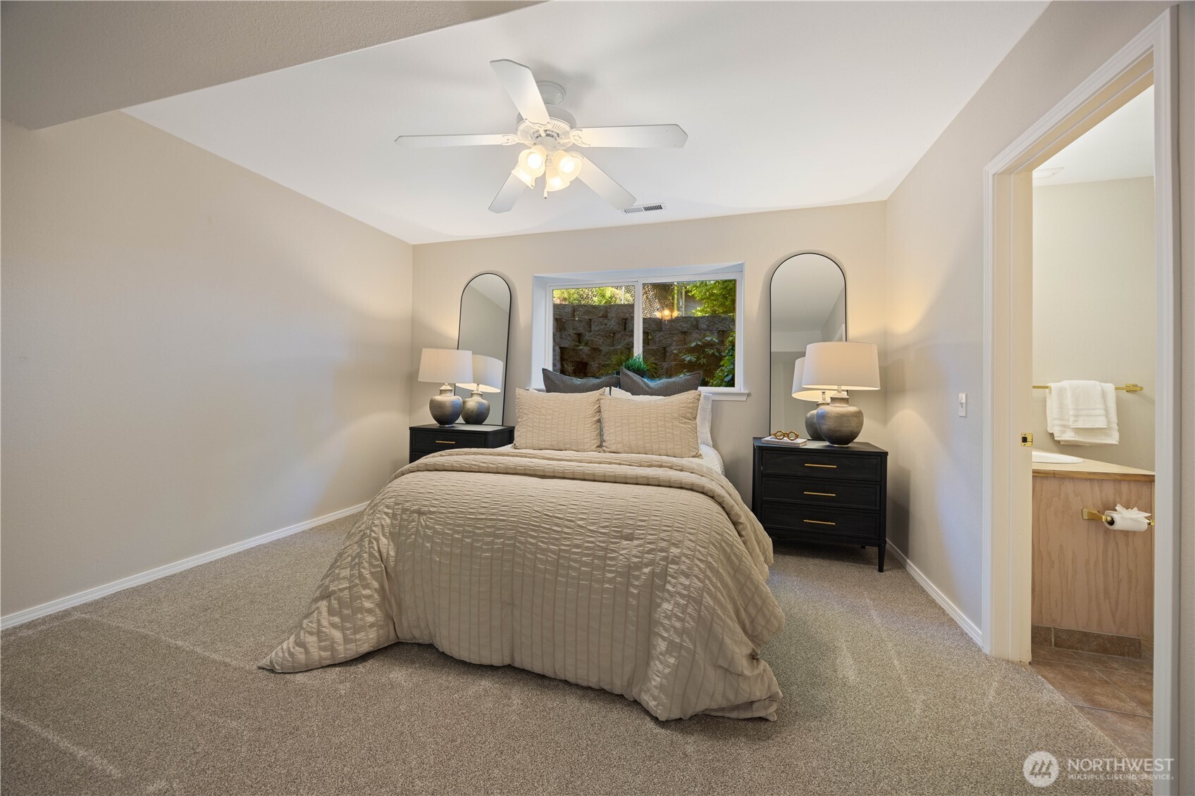 2307 W Woodin Avenue Unit: 1E