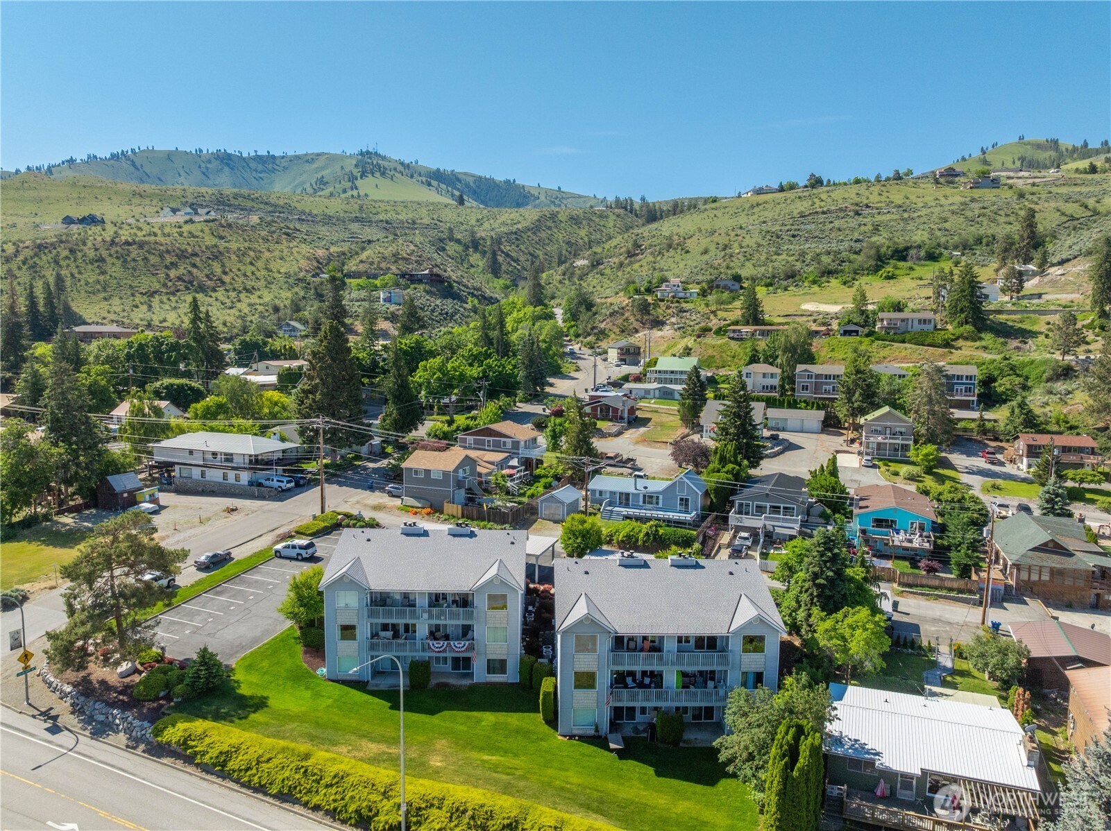 2307 W Woodin Avenue Unit: 1E