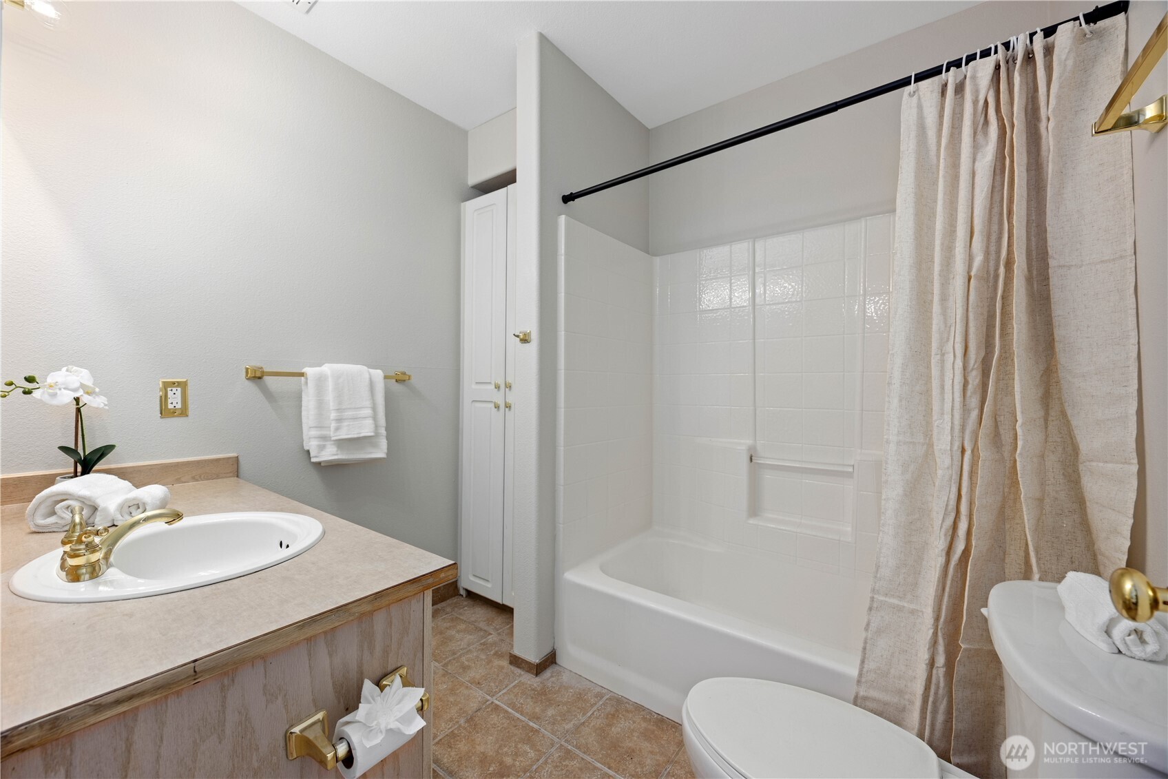 2307 W Woodin Avenue Unit: 1E