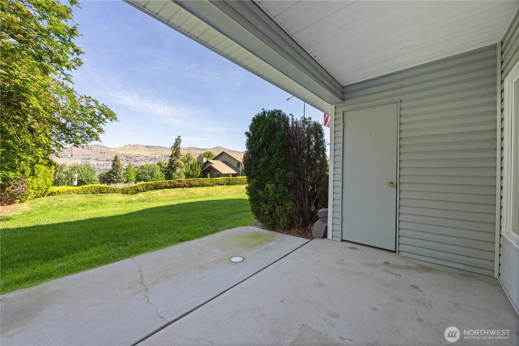 2307 W Woodin Avenue Unit: 1E