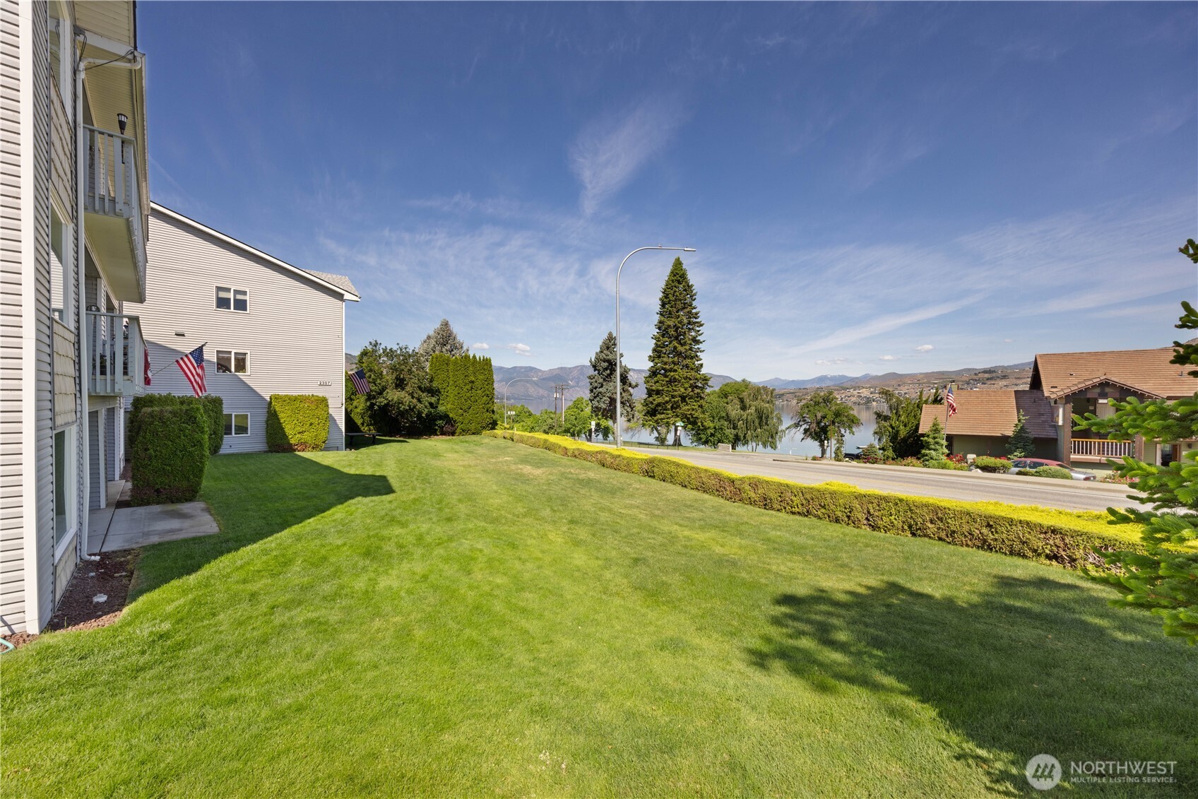 2307 W Woodin Avenue Unit: 1E