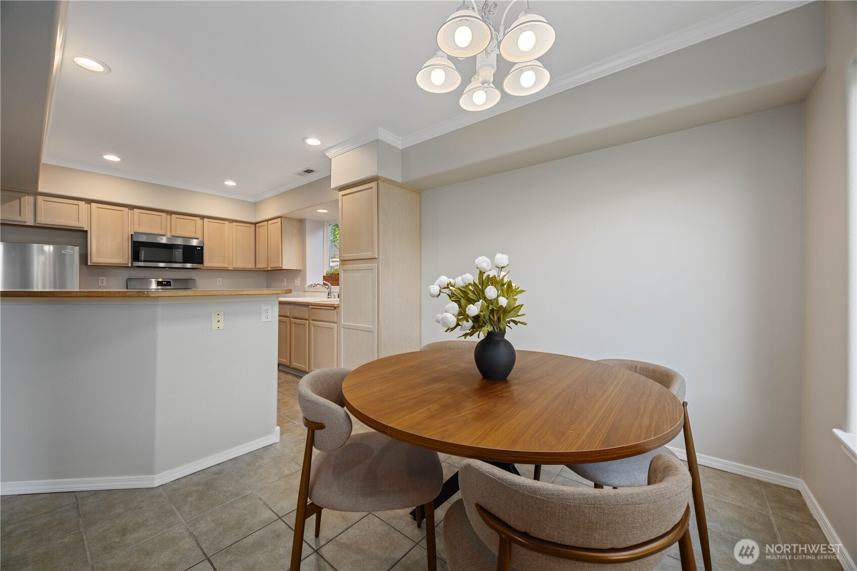 2307 W Woodin Avenue Unit: 1E