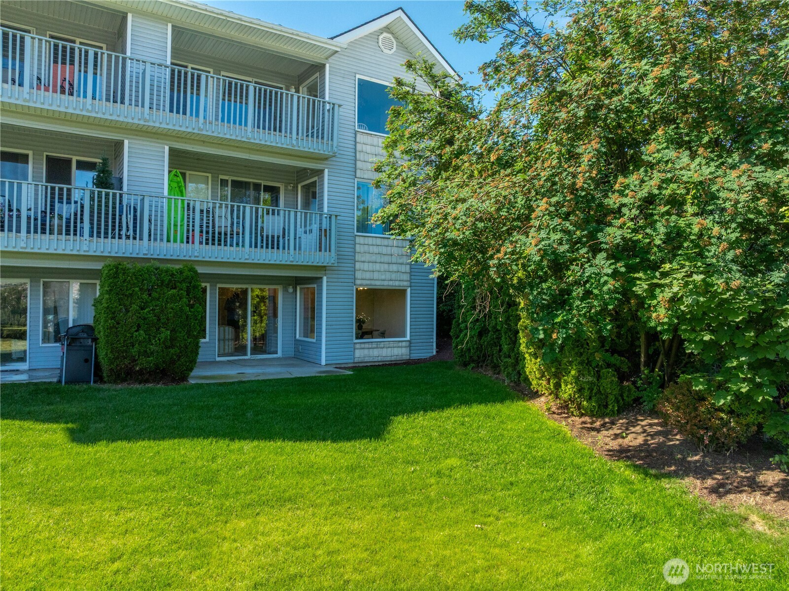 2307 W Woodin Avenue Unit: 1E