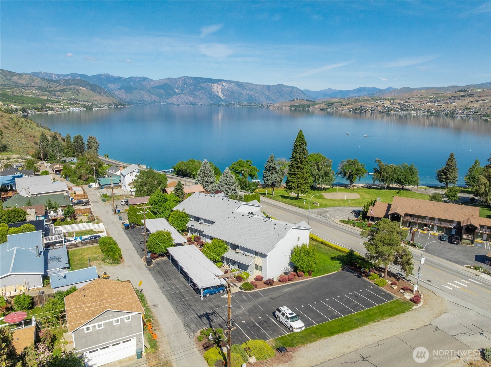 2307 W Woodin Avenue Unit: 1E