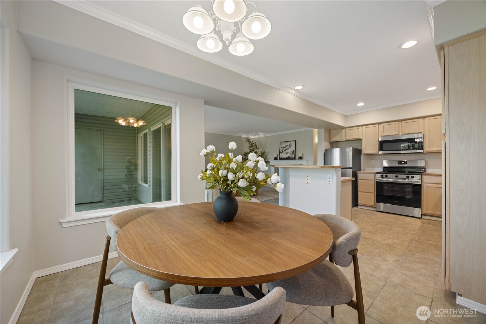 2307 W Woodin Avenue Unit: 1E