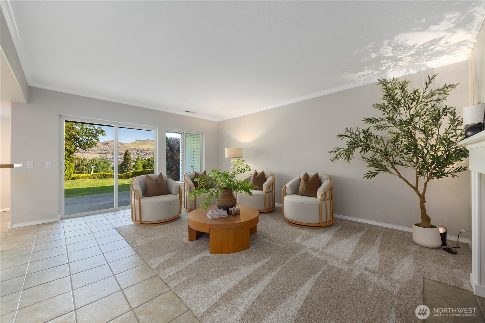 2307 W Woodin Avenue Unit: 1E