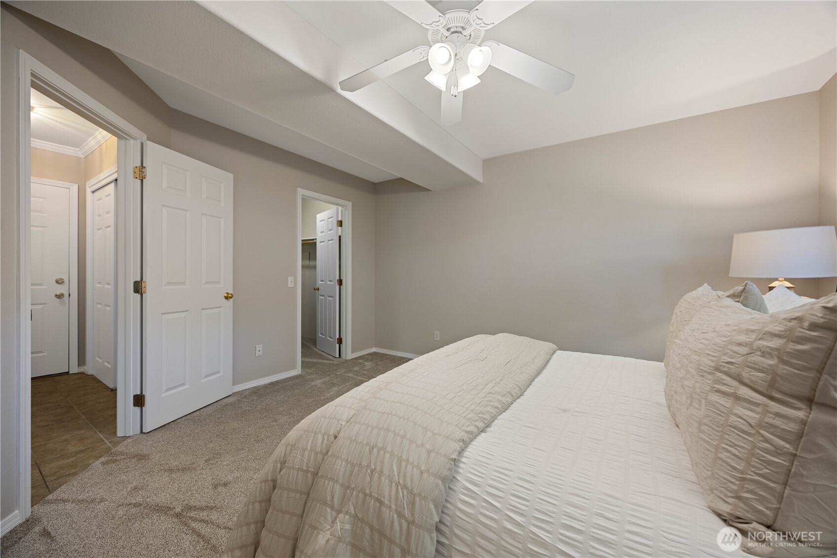 2307 W Woodin Avenue Unit: 1E