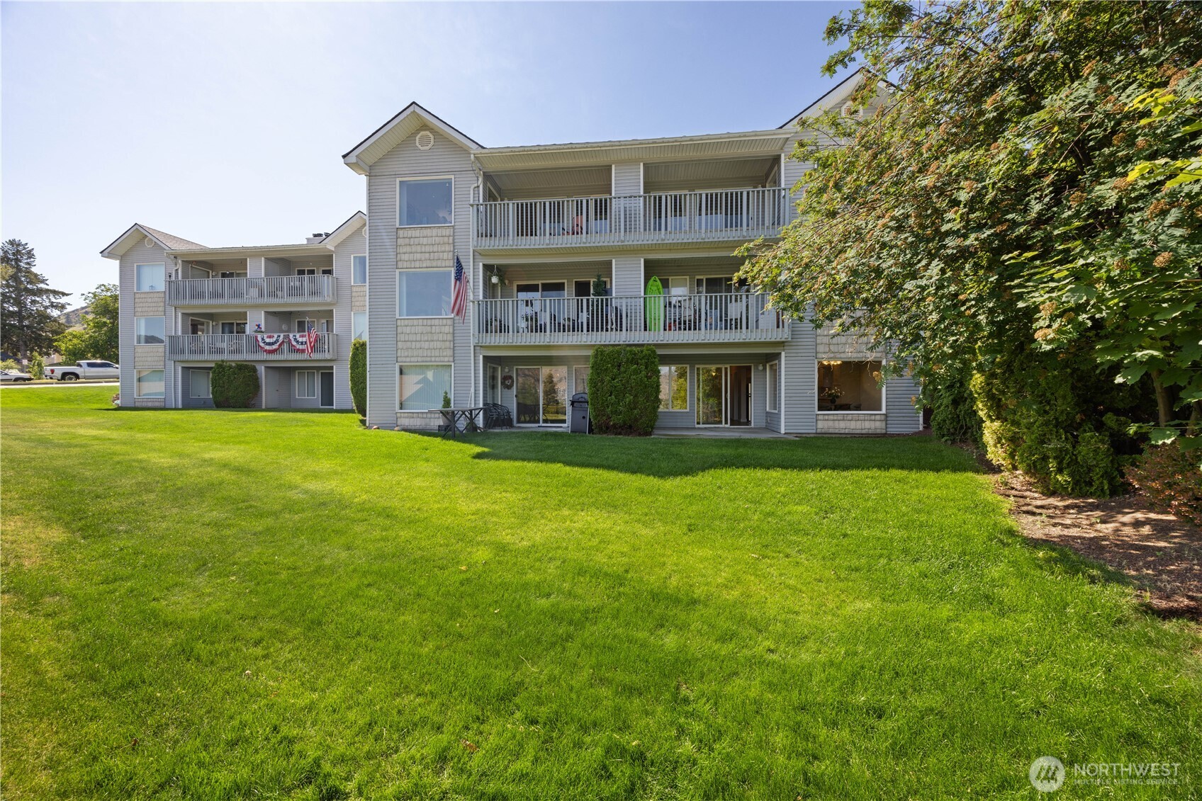 2307 W Woodin Avenue Unit: 1E