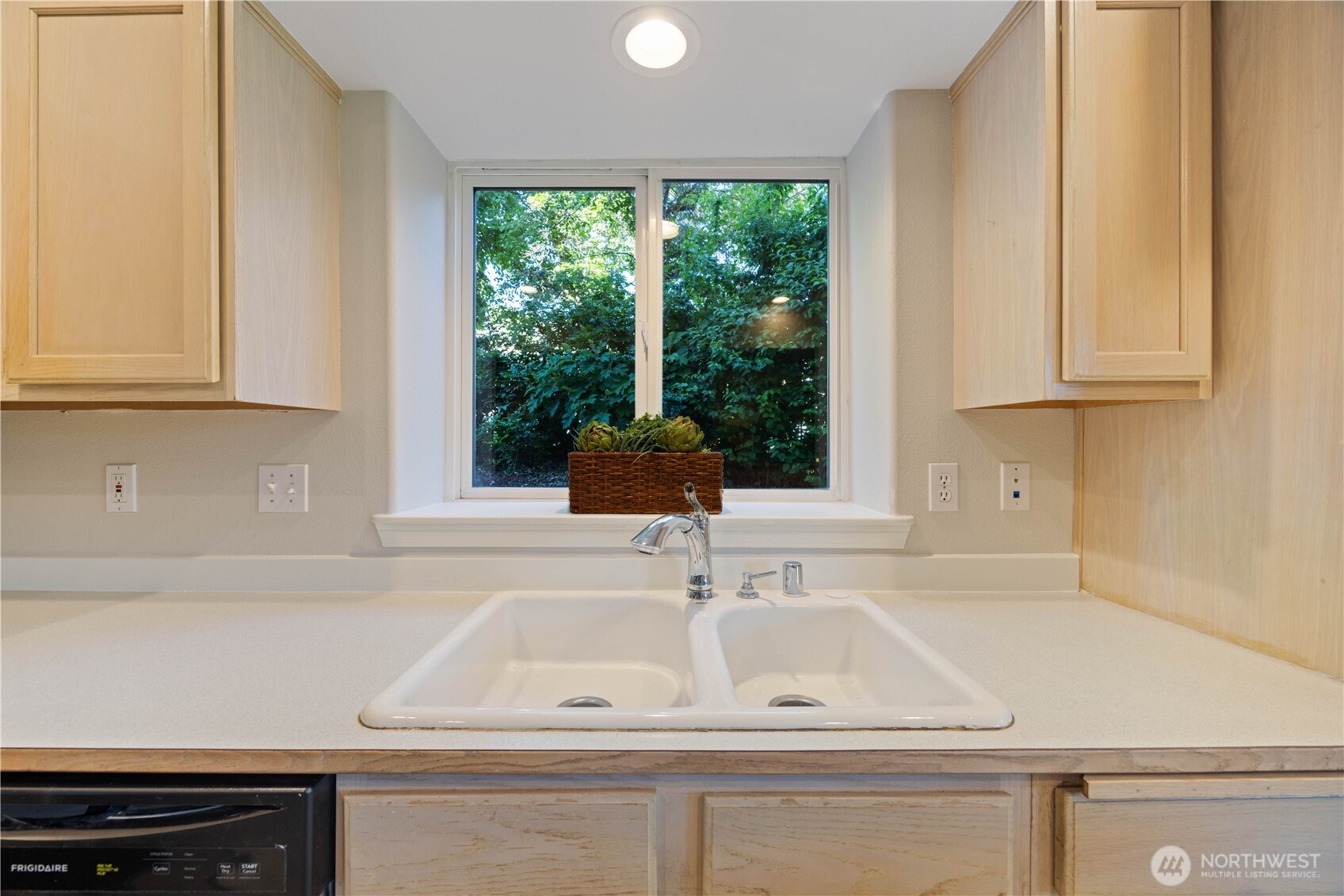 2307 W Woodin Avenue Unit: 1E