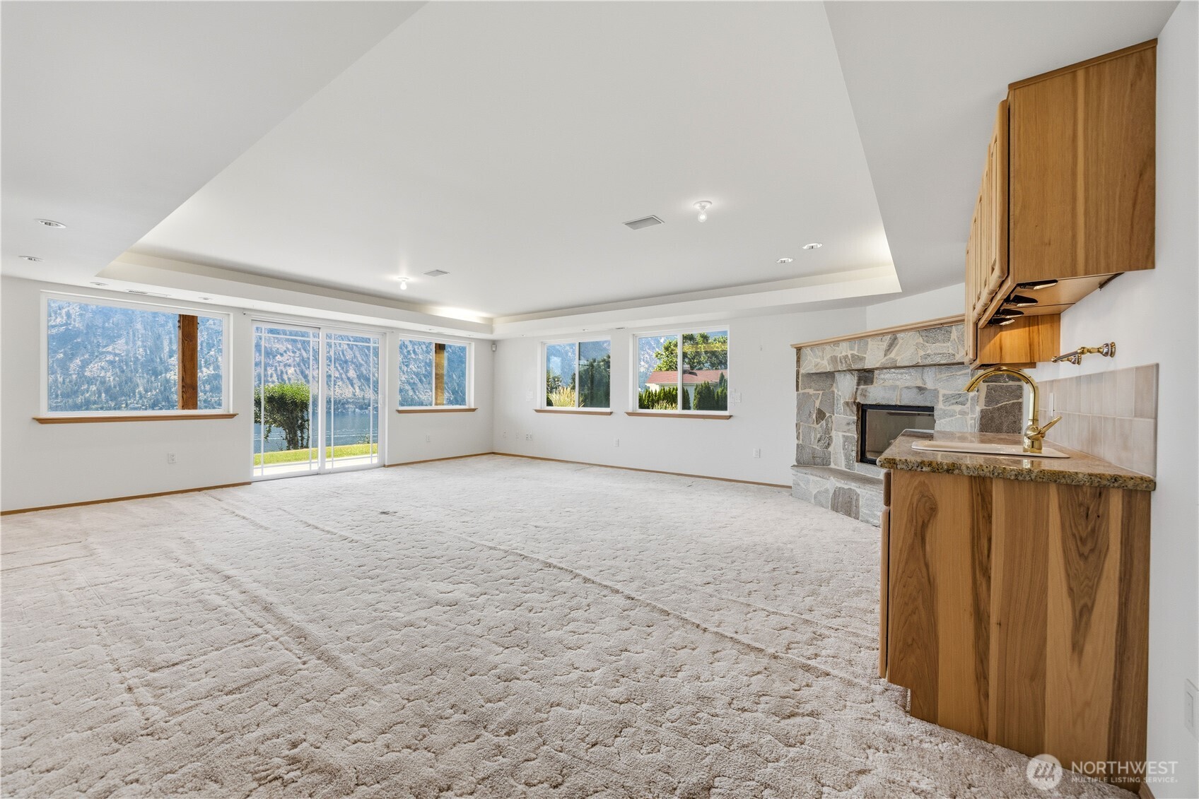 3035 Lakeshore Road