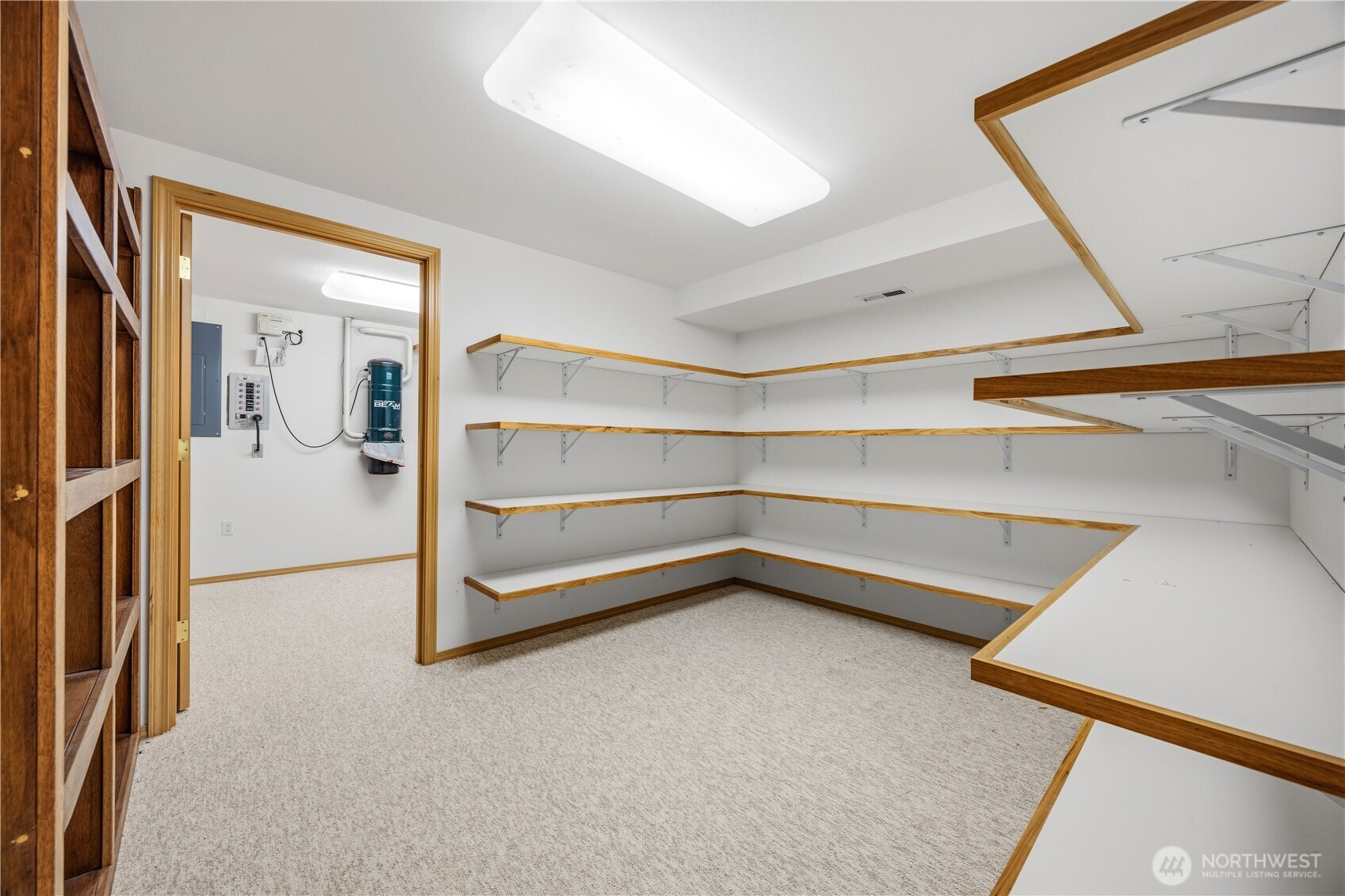 3035 Lakeshore Road