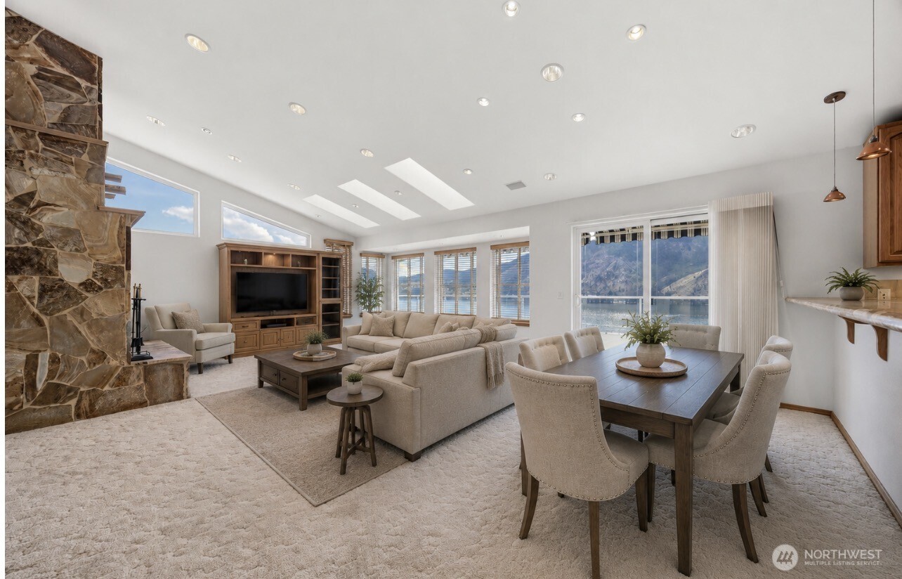 3035 Lakeshore Road