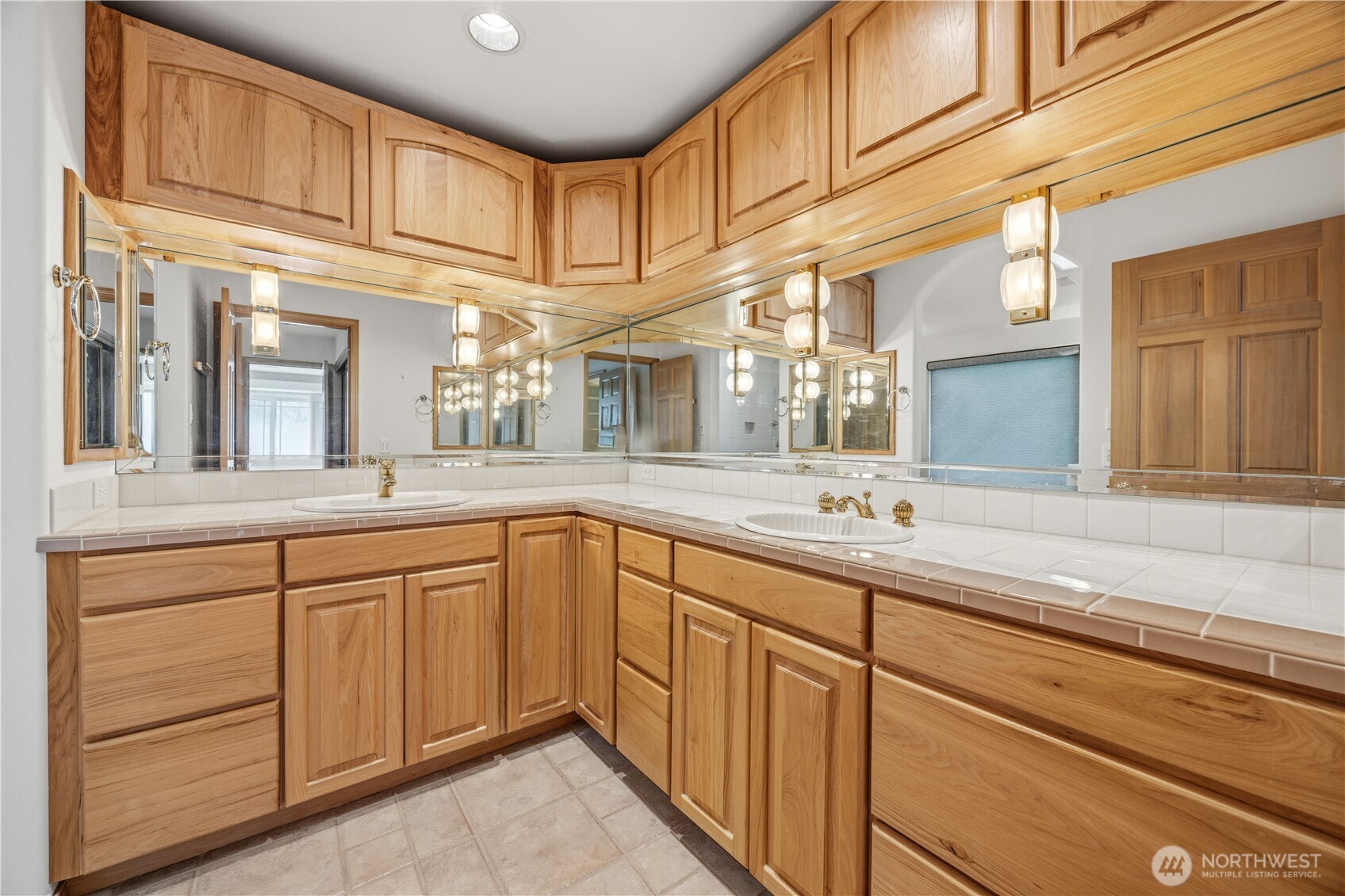 3035 Lakeshore Road