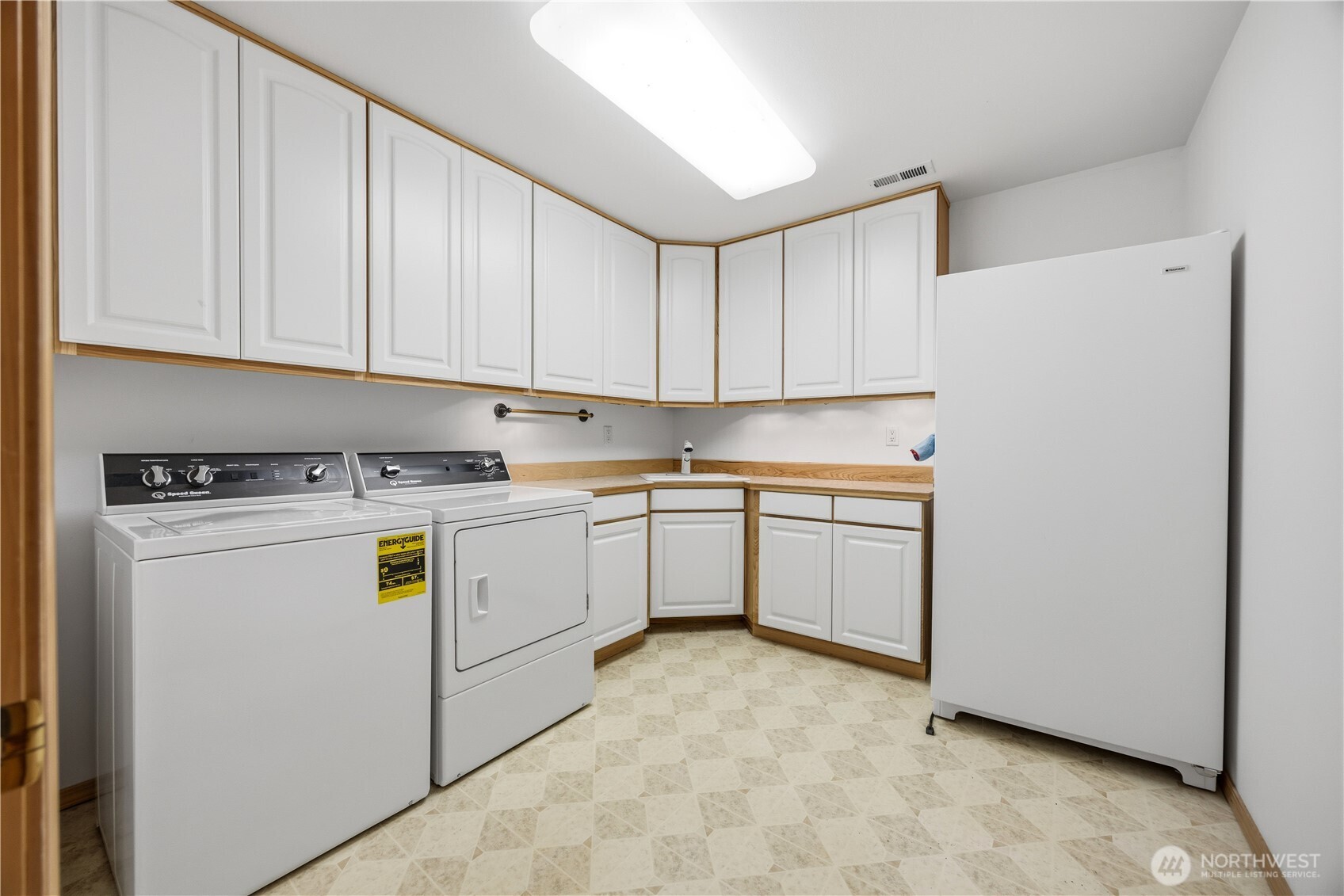 3035 Lakeshore Road