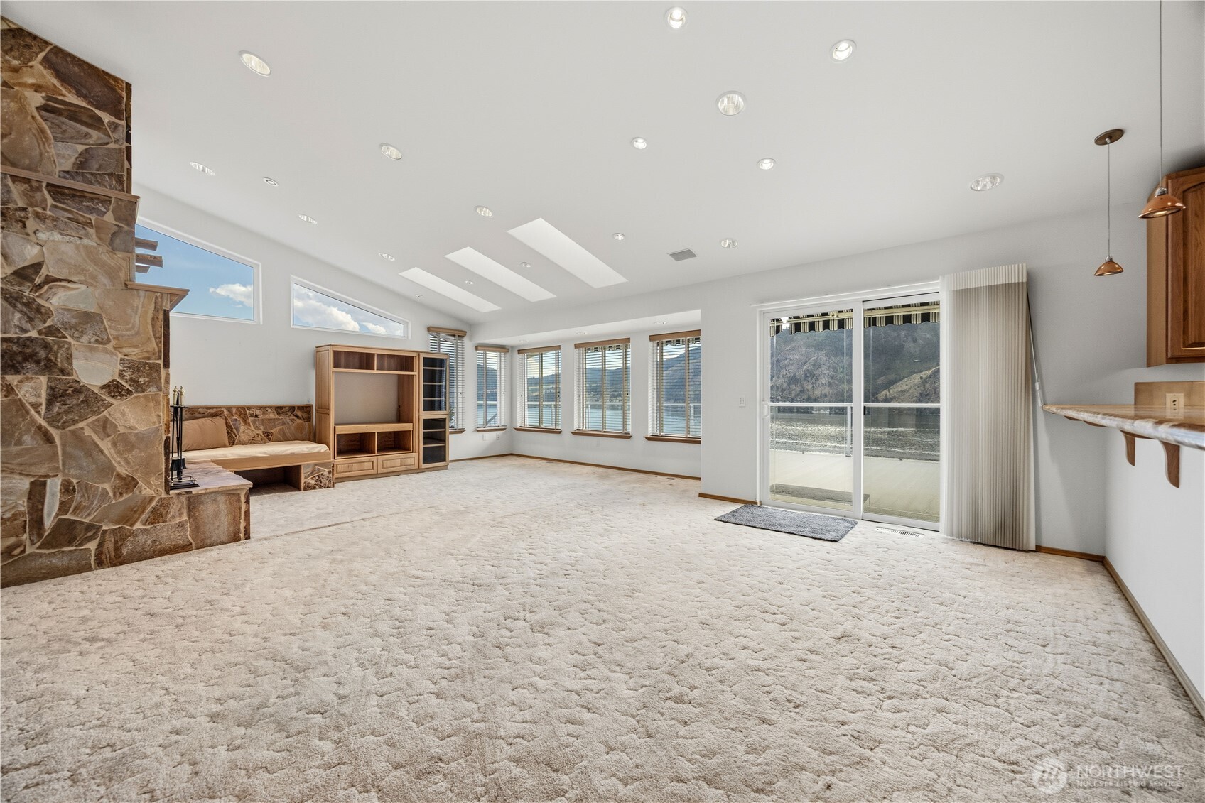3035 Lakeshore Road