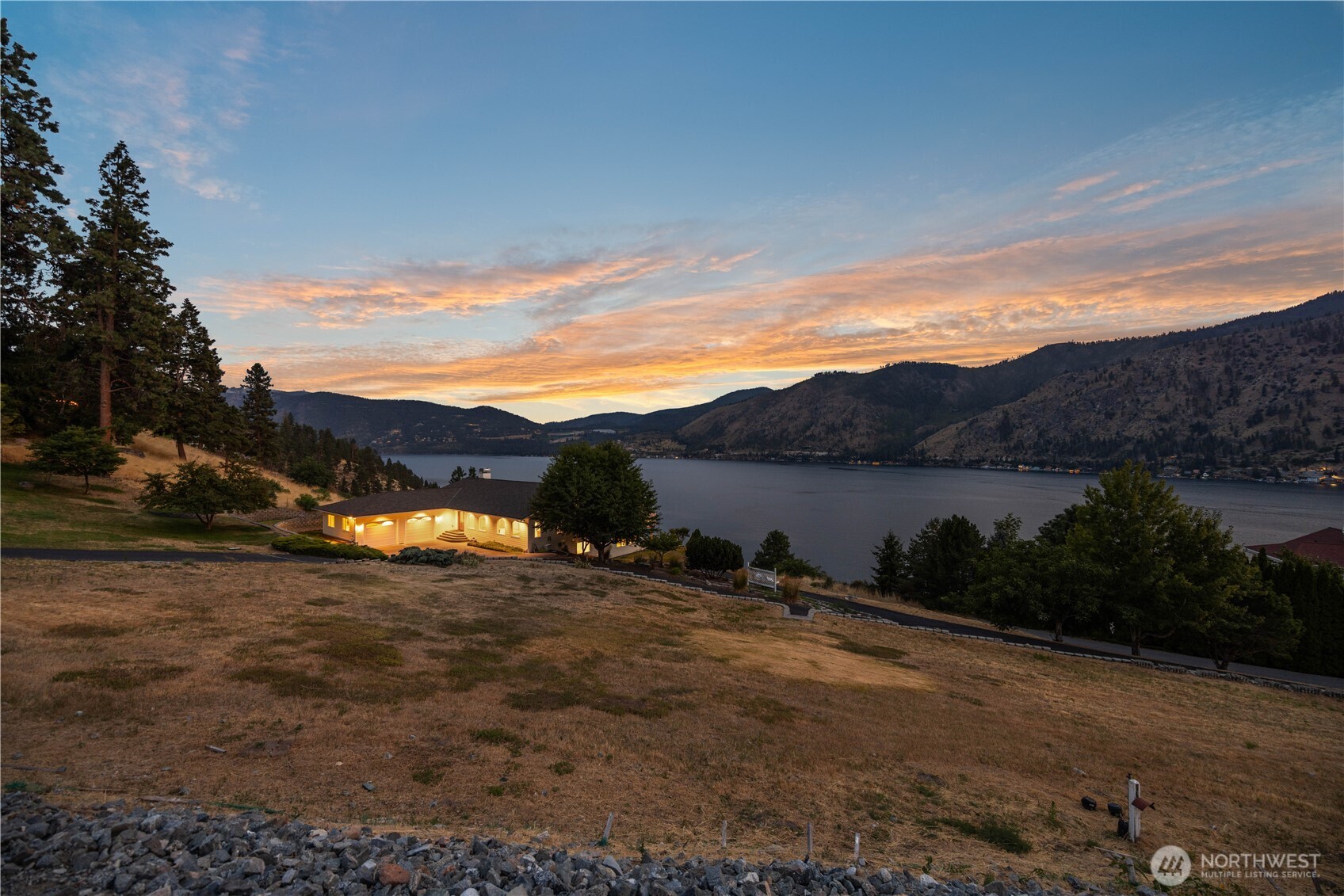 3035 Lakeshore Road