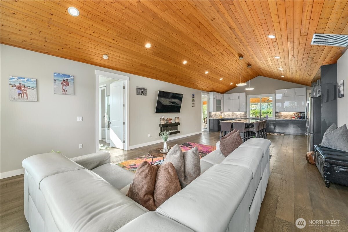 750 Lakeshore Drive